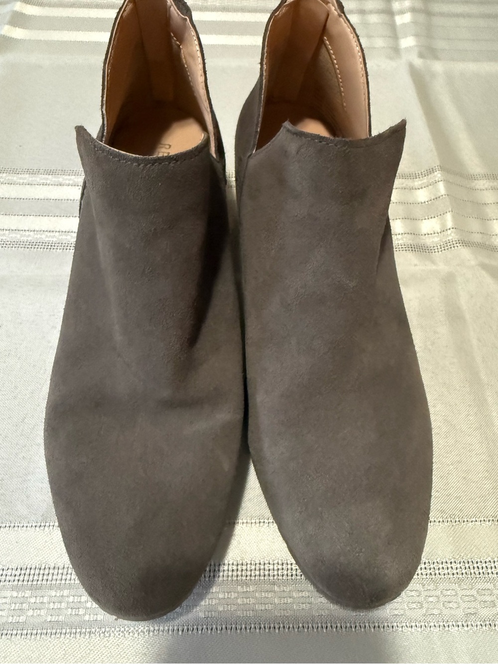 Reaction Kenneth Cole Leather Taupe Gray Wedge Ankle Boots Size 8 Back Zip